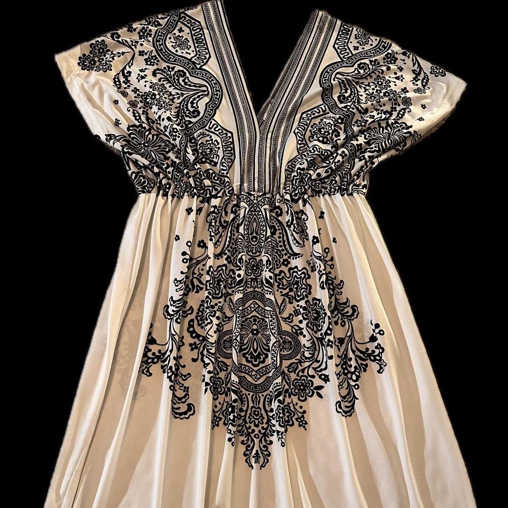 ICU Made in USA Large white and black v neck dress butterfly sleeve